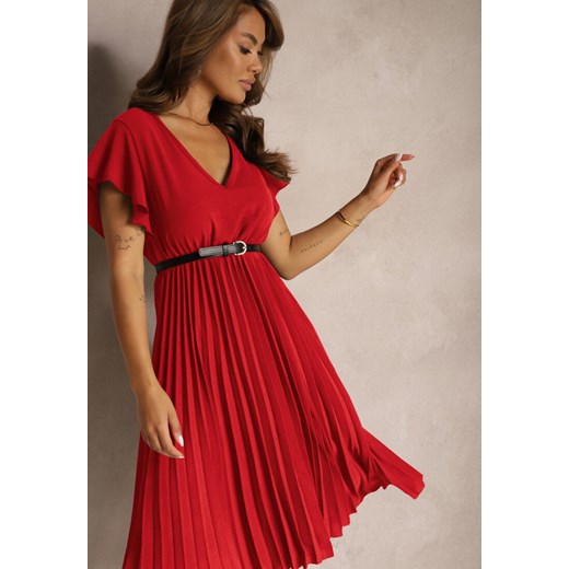 Czerwona Rozkloszowana Sukienka z Plisami i Dekoltem w V Rissari ze sklepu Renee odzież w kategorii Sukienki - zdjęcie 173129344