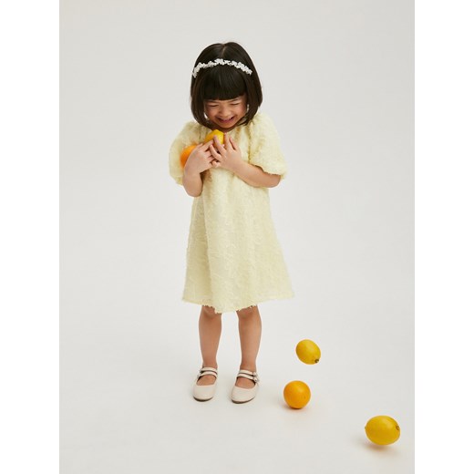 Reserved - Sukienka z piórami - żółty ze sklepu Reserved w kategorii Sukienki niemowlęce - zdjęcie 173154353