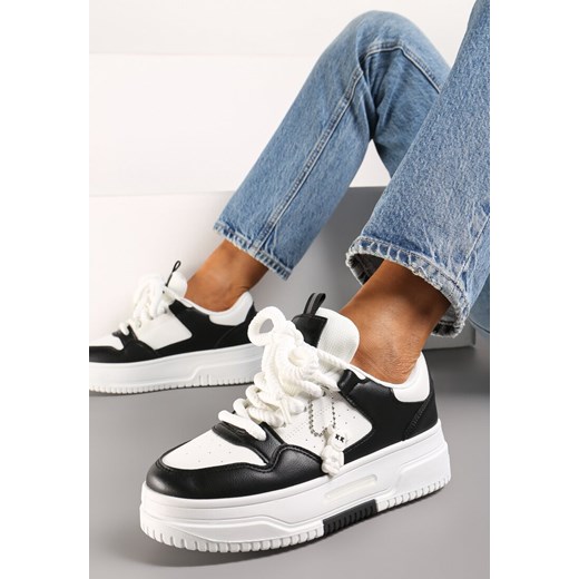 Biało-Czarne Sneakersy z Perforacją i Odczepianą Gumową Ozdobą Misia Ildeos ze sklepu renee.pl w kategorii Buty sportowe damskie - zdjęcie 173203764