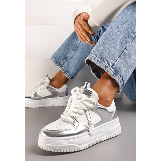 Biało-Srebrne Sneakersy z Zawieszką Misia i Szerokimi Sznurowadłami Alrikad ze sklepu renee.pl w kategorii Buty sportowe damskie - zdjęcie 173218732