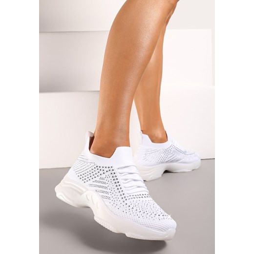 Białe Sneakersy na Płaskiej Podeszwie Ozdobione Cyrkoniami i Wykończone Perforacją Quilila ze sklepu renee.pl w kategorii Buty sportowe damskie - zdjęcie 173235081