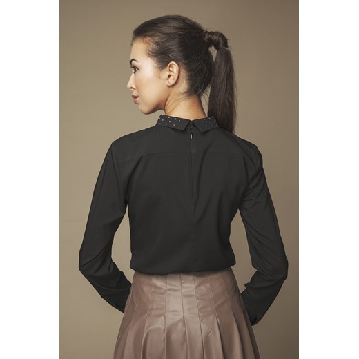 Elegancka czarna bluzka z dżetami na kołnierzyku onemarket-pl gładkie