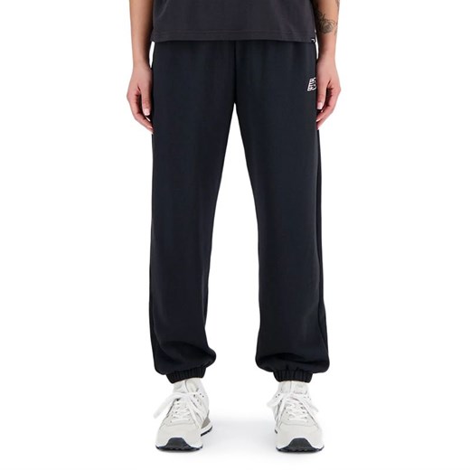 Spodnie New Balance WP33504BK - czarne ze sklepu streetstyle24.pl w kategorii Spodnie damskie - zdjęcie 173286523