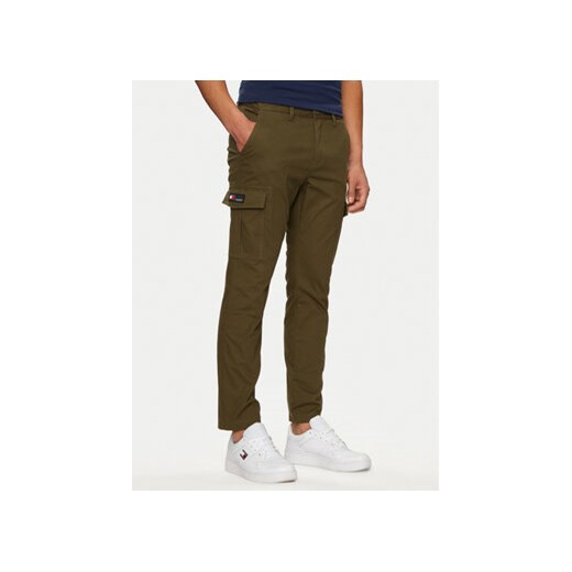 Tommy Jeans Spodnie materiałowe Austin DM0DM18940 Zielony Slim Fit ze sklepu MODIVO w kategorii Spodnie męskie - zdjęcie 173292554