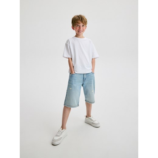 Reserved - Jeansowe szorty z przetarciami - niebieski ze sklepu Reserved w kategorii Spodenki chłopięce - zdjęcie 173295381