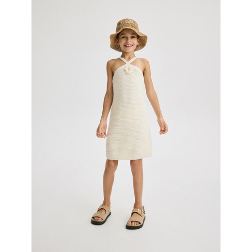 Reserved - Dzianinowa sukienka - złamana biel ze sklepu Reserved w kategorii Sukienki dziewczęce - zdjęcie 173295684
