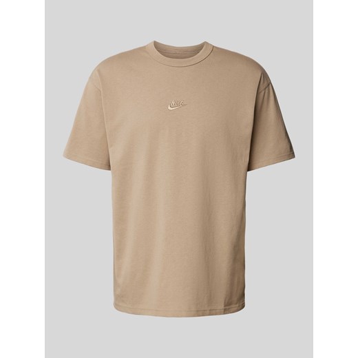 T-shirt z wyhaftowanym logo Nike S Peek&Cloppenburg 