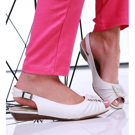 Białe damskie sandały na płaskim obcasie /G13-3 16289 T089/ ze sklepu Pantofelek24.pl w kategorii Sandały damskie - zdjęcie 173318593