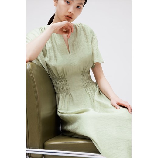 H & M - Długa sukienka z elastycznym marszczeniem - Zielony ze sklepu H&M w kategorii Sukienki - zdjęcie 173321151