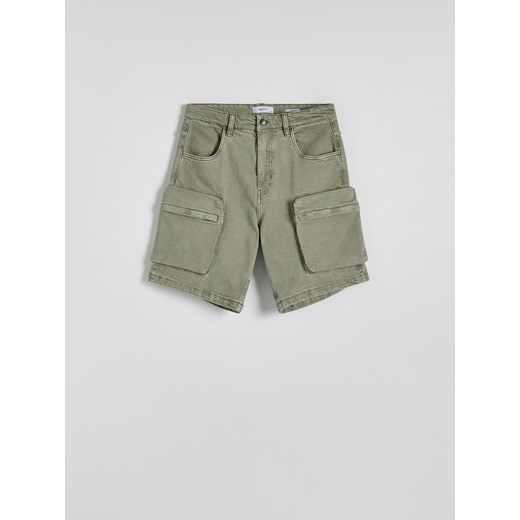 Reserved - Jeansowe szorty cargo - zielony ze sklepu Reserved w kategorii Spodenki męskie - zdjęcie 173321821