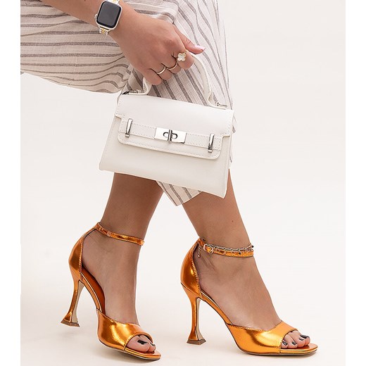 Błyszczące sandały na szpilce z paskiem Delinda ze sklepu gemre w kategorii Sandały damskie - zdjęcie 173324552