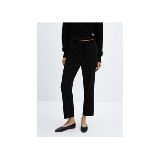Mango Spodnie materiałowe Fluido 67085723 Czarny Regular Fit ze sklepu MODIVO w kategorii Spodnie damskie - zdjęcie 173355971