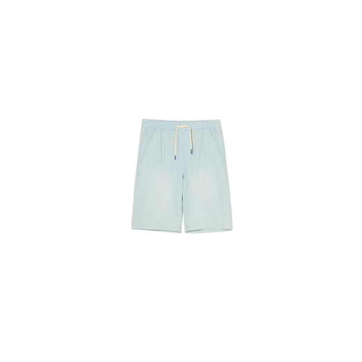 Cropp - Jasne jeansowe szorty z praktycznymi kieszeniami - niebieski ze sklepu Cropp w kategorii Spodenki męskie - zdjęcie 173365123