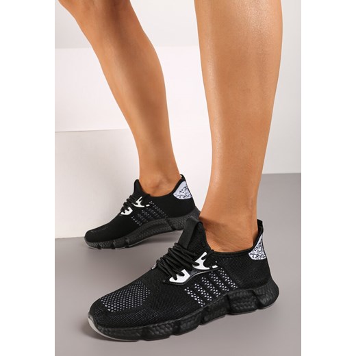 Czarne Wsuwane Buty Sportowe na Płaskiej Podeszwie ze Żłobieniami Seshea ze sklepu born2be.pl w kategorii Buty sportowe damskie - zdjęcie 173365340