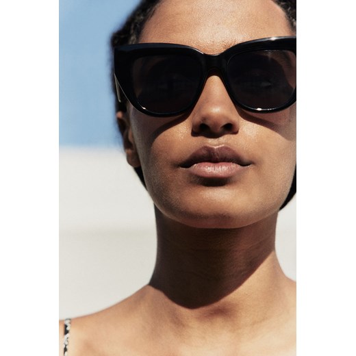 H & M - Okulary przeciwsłoneczne typu „kocie oczy" - Czarny ze sklepu H&M w kategorii Okulary przeciwsłoneczne damskie - zdjęcie 173372202