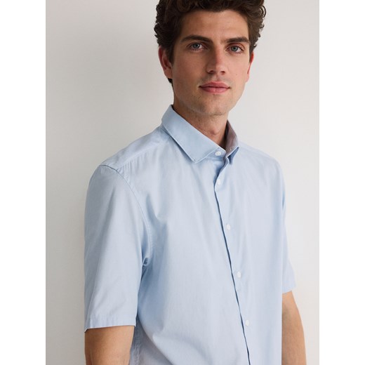 Reserved - Gładka koszula regular fit - jasnoniebieski ze sklepu Reserved w kategorii Koszule męskie - zdjęcie 173380761