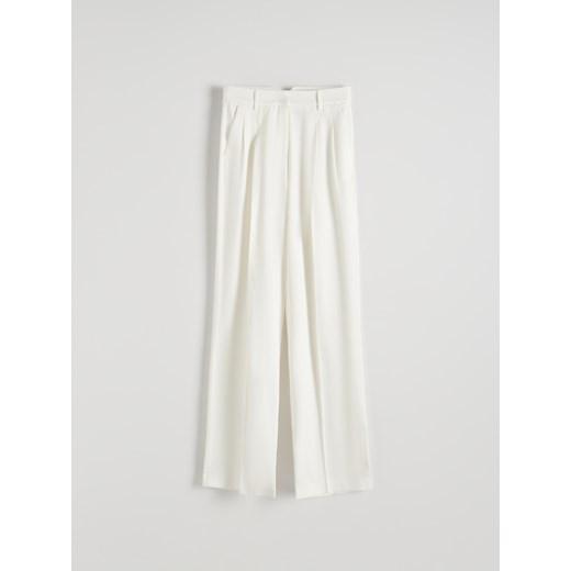 Reserved - Szerokie spodnie z wiskozą - złamana biel ze sklepu Reserved w kategorii Spodnie damskie - zdjęcie 173405974
