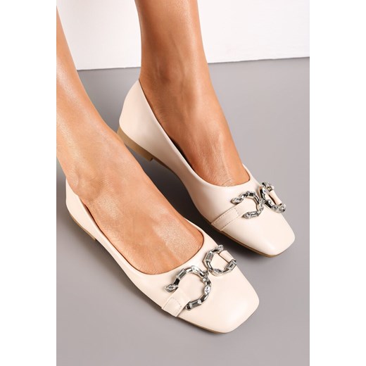 Beżowe Wsuwane Balerinki z Metalową Ozdobą i Kwadratowym Noskiem Vanle ze sklepu renee.pl w kategorii Balerinki - zdjęcie 173421451