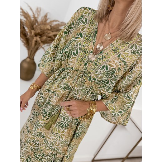 Sukienka z dekoltem w serek midi 