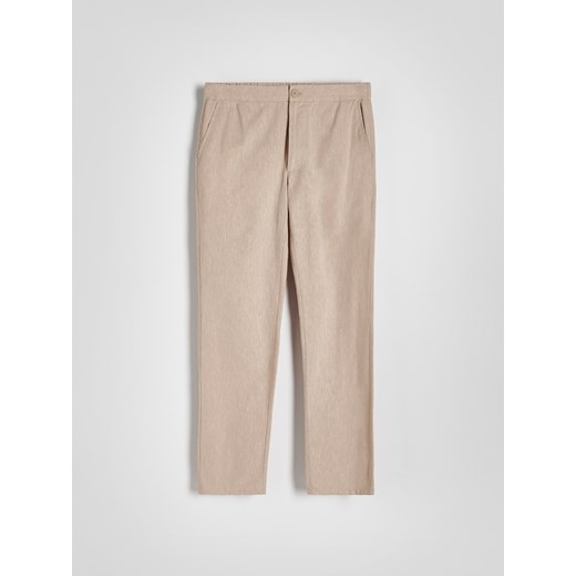 Reserved - Spodnie chino regular z dodatkiem lnu - beżowy ze sklepu Reserved w kategorii Spodnie męskie - zdjęcie 173436612