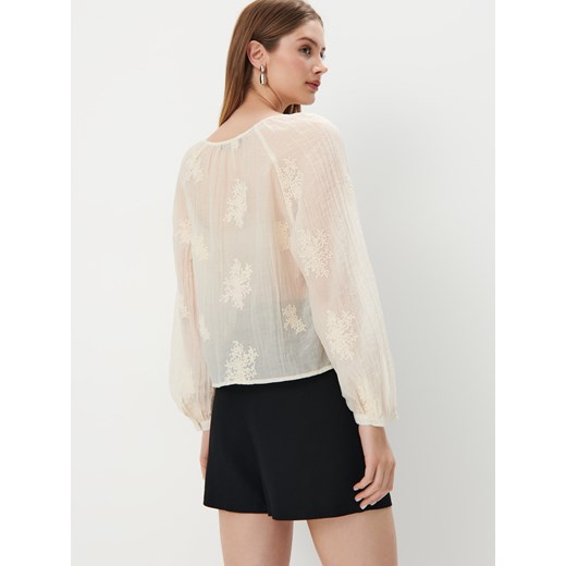 Bluzka damska Mohito z długimi rękawami z okrągłym dekoltem 