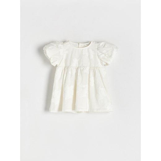 Reserved - Sukienka w kwiaty - złamana biel ze sklepu Reserved w kategorii Ubranka do chrztu - zdjęcie 173470902