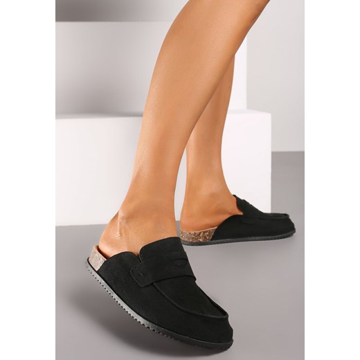 Klapki damskie Born2be casual na płaskiej podeszwie czarne 