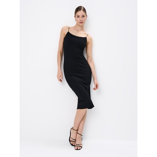 Mohito - Dopasowana czarna sukienka midi - czarny ze sklepu Mohito w kategorii Sukienki - zdjęcie 173472162