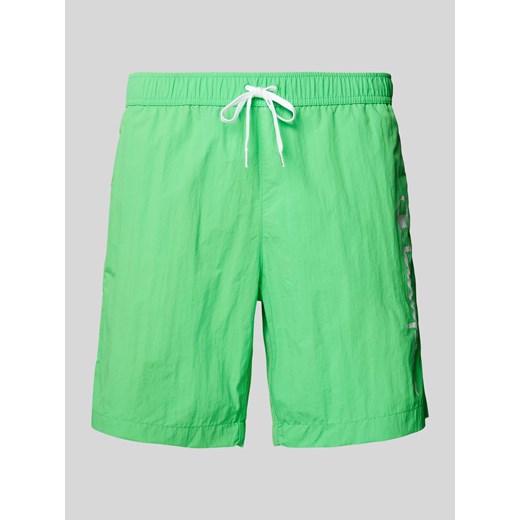 Spodenki kąpielowe o kroju regular fit z nadrukiem z logo ze sklepu Peek&Cloppenburg  w kategorii Kąpielówki - zdjęcie 173504180