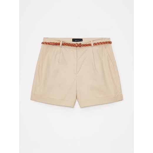 Mohito - Bawełniane beżowe szorty z paskiem - beżowy Mohito 38 Mohito