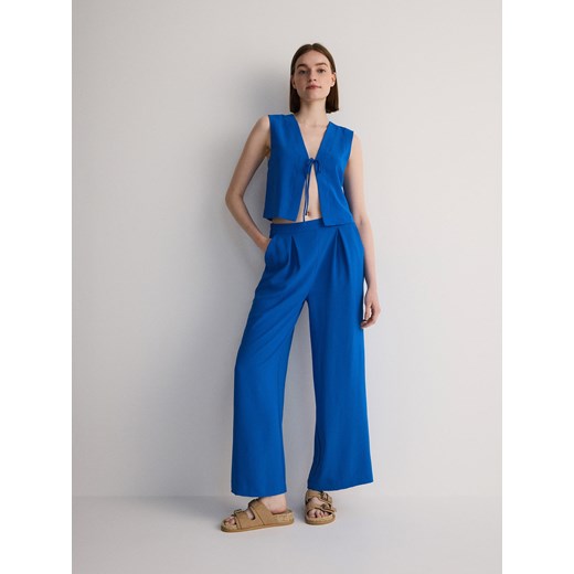 Reserved - Gładkie spodnie - niebieski ze sklepu Reserved w kategorii Spodnie damskie - zdjęcie 173510602