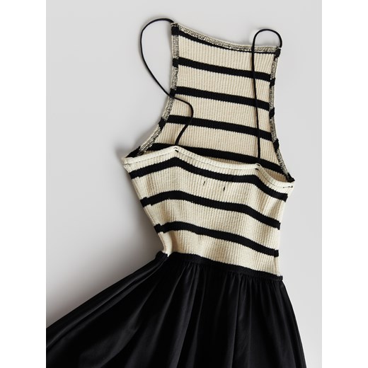 Sukienka Reserved w paski rozkloszowana z okrągłym dekoltem bawełniana 