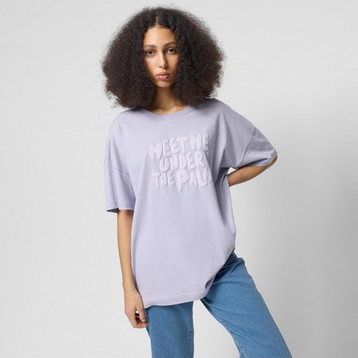 Damski t-shirt oversize z nadrukiem Outhorn OTHWSS24TTSHF1512 - fioletowy Outhorn S Sportstylestory.com