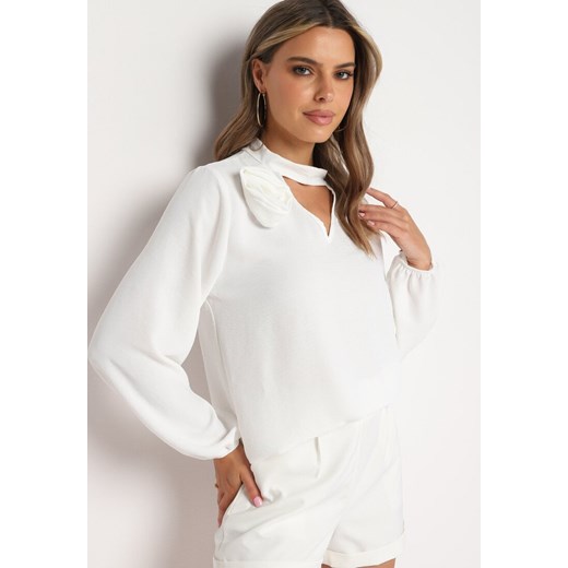 Biała Bluzka z Ozdobnym Dekoltem Gomi ze sklepu Born2be Odzież w kategorii Bluzki damskie - zdjęcie 173522872