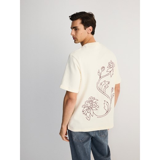Reserved - T-shirt relaxed z haftem - beżowy ze sklepu Reserved w kategorii T-shirty męskie - zdjęcie 173526732