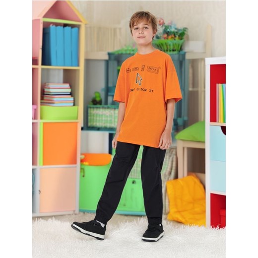 Sinsay - Koszulka z nadrukiem - pomarańczowy ze sklepu Sinsay w kategorii T-shirty chłopięce - zdjęcie 173547060