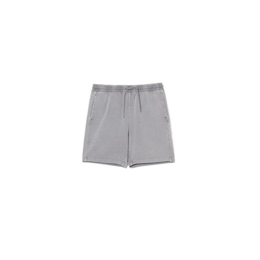 Cropp - Szare szorty z efektem sprania - jasny szary ze sklepu Cropp w kategorii Spodenki męskie - zdjęcie 173634222