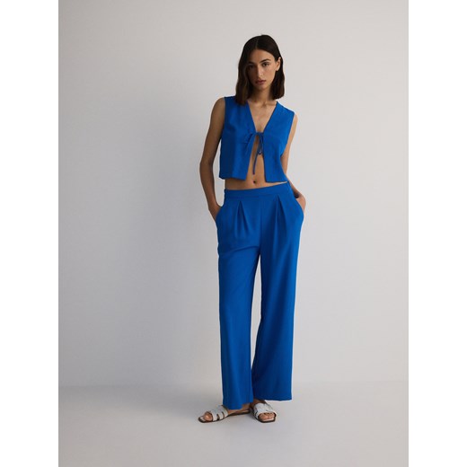 Reserved - Gładkie spodnie - niebieski ze sklepu Reserved w kategorii Spodnie damskie - zdjęcie 173694104