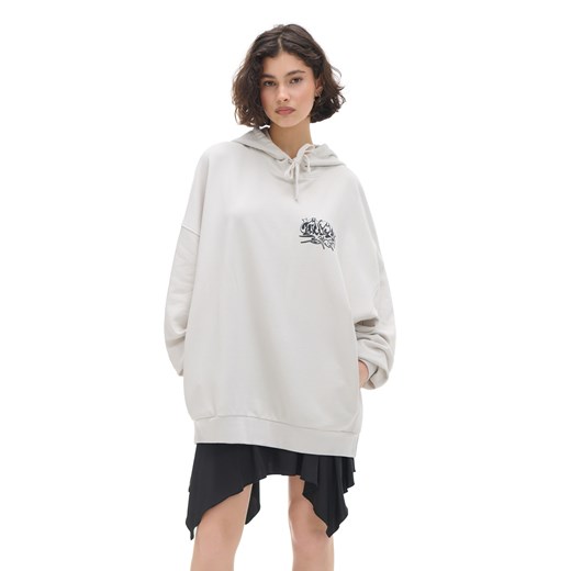 Cropp - Bluza oversize z kapturem i nadrukiem - jasny szary ze sklepu Cropp w kategorii Bluzy damskie - zdjęcie 173709622