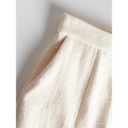 Reserved - Szorty z bawełnianej tkaniny - złamana biel Reserved S Reserved