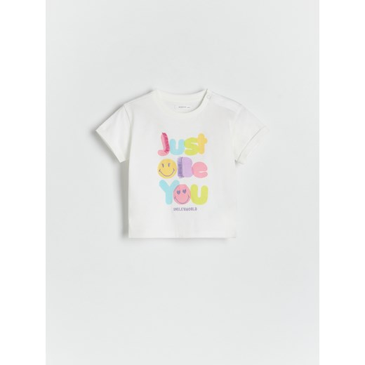 Reserved - T-shirt z aplikacją SmileyWorld® - złamana biel Reserved 98 (2-3 lata) Reserved