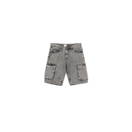 Cropp - Szare jeansowe szorty z efektem sprania - jasny szary ze sklepu Cropp w kategorii Spodenki męskie - zdjęcie 173749534