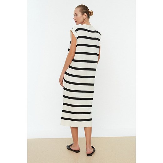 trendyol Sukienka w kolorze kremowo-czarnym Trendyol S okazyjna cena Limango Polska