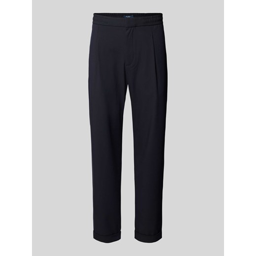 Spodnie materiałowe o kroju tapered fit z kieszeniami z tyłu ze sklepu Peek&Cloppenburg  w kategorii Spodnie męskie - zdjęcie 173779711