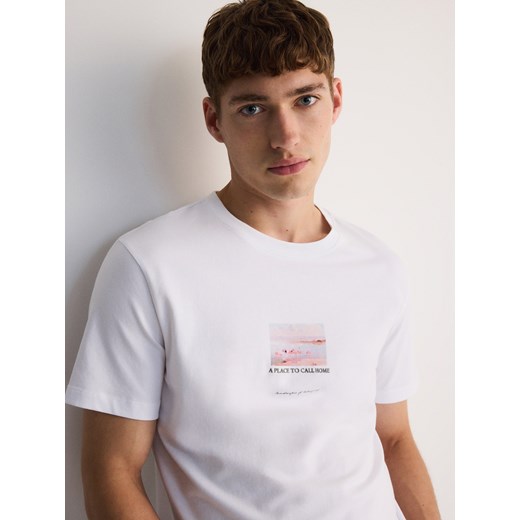 Reserved - T-shirt regular z nadrukiem - biały ze sklepu Reserved w kategorii T-shirty męskie - zdjęcie 173809254