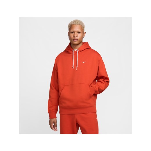 Męska dzianinowa bluza z kapturem Nike Solo Swoosh - Czerwony ze sklepu Nike poland w kategorii Bluzy męskie - zdjęcie 173816853