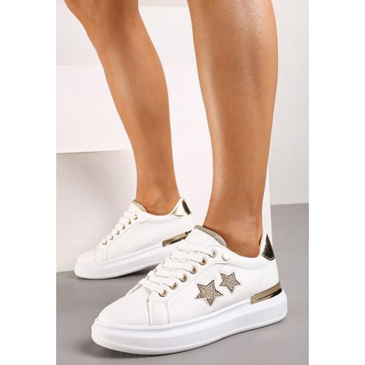 Biało-Złote Płaskie Sneakersy z Gwiazdkami i Metalicznymi Wstawkami Jalelia ze sklepu born2be.pl w kategorii Buty sportowe damskie - zdjęcie 173828512