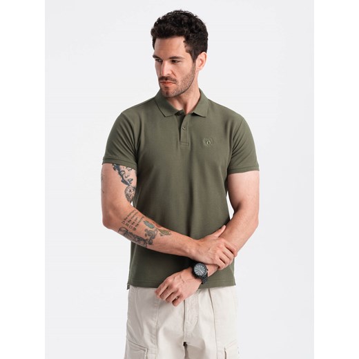 Męska jednokolorowa koszulka polo BASIC z dzianiny pique - ciemnooliwkowa V6 OM-POBS-0100 ze sklepu ombre w kategorii T-shirty męskie - zdjęcie 173848304