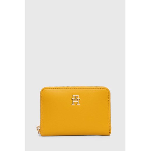 Tommy Hilfiger portfel damski kolor żółty AW0AW16330 ze sklepu ANSWEAR.com w kategorii Portfele damskie - zdjęcie 173861692