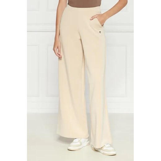 GUESS ACTIVE Spodnie OLYMPE | Relaxed fit ze sklepu Gomez Fashion Store w kategorii Spodnie damskie - zdjęcie 173874942